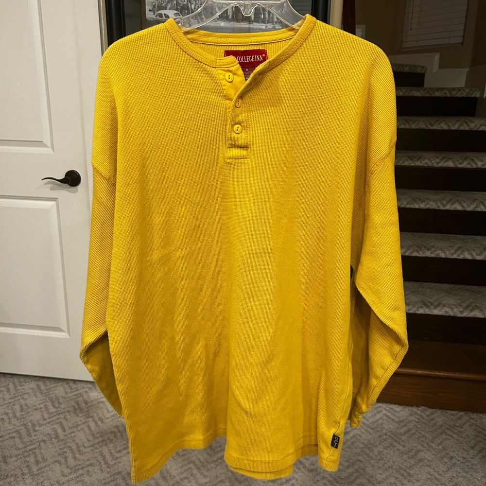 1990’s VTG Old College Inn Men's Mustard Long Sleeve Henley
